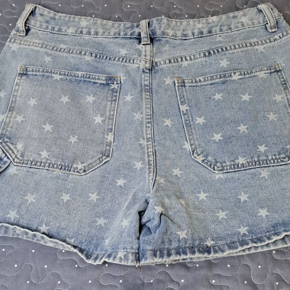 Angel Kiss jean stars shorts size 13 - Picture 4 of 4